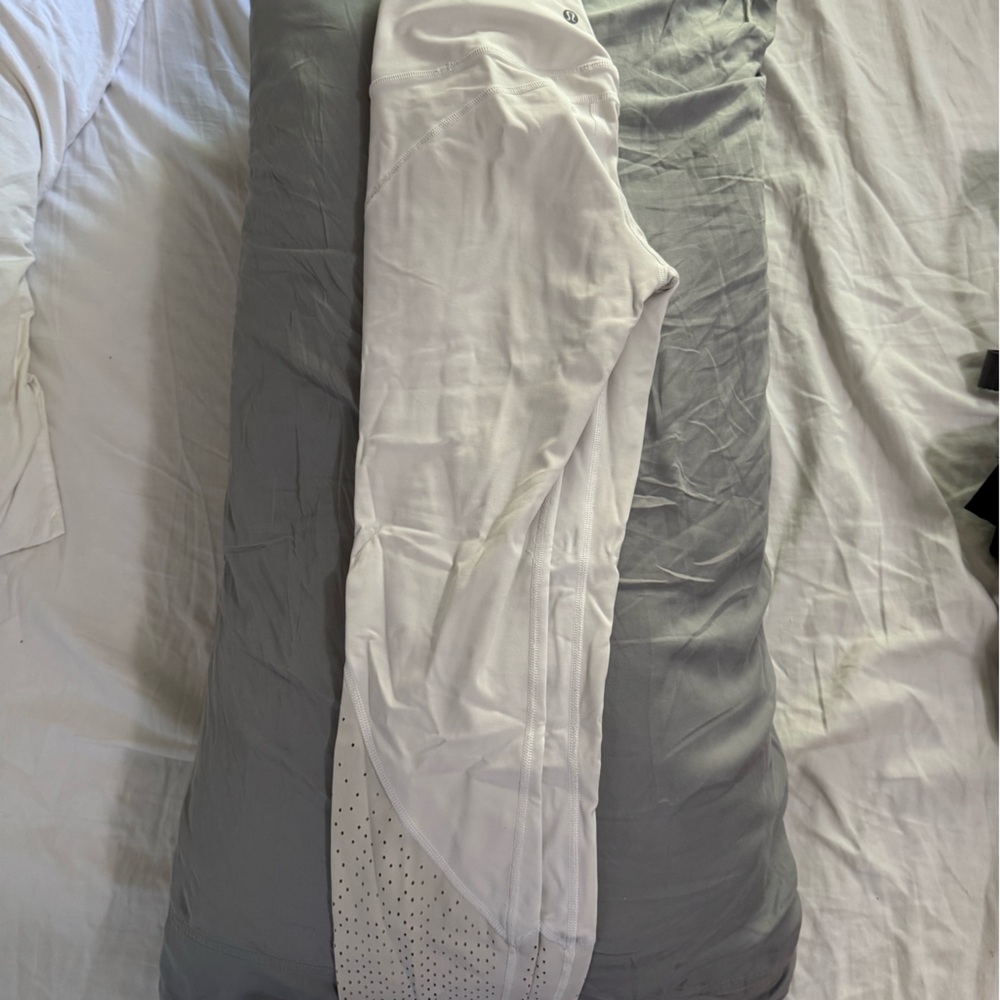 White capri leggings